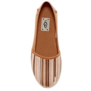 AUTHENTIC UGG AUSTRALIA WOMANS SERAPE FLATS